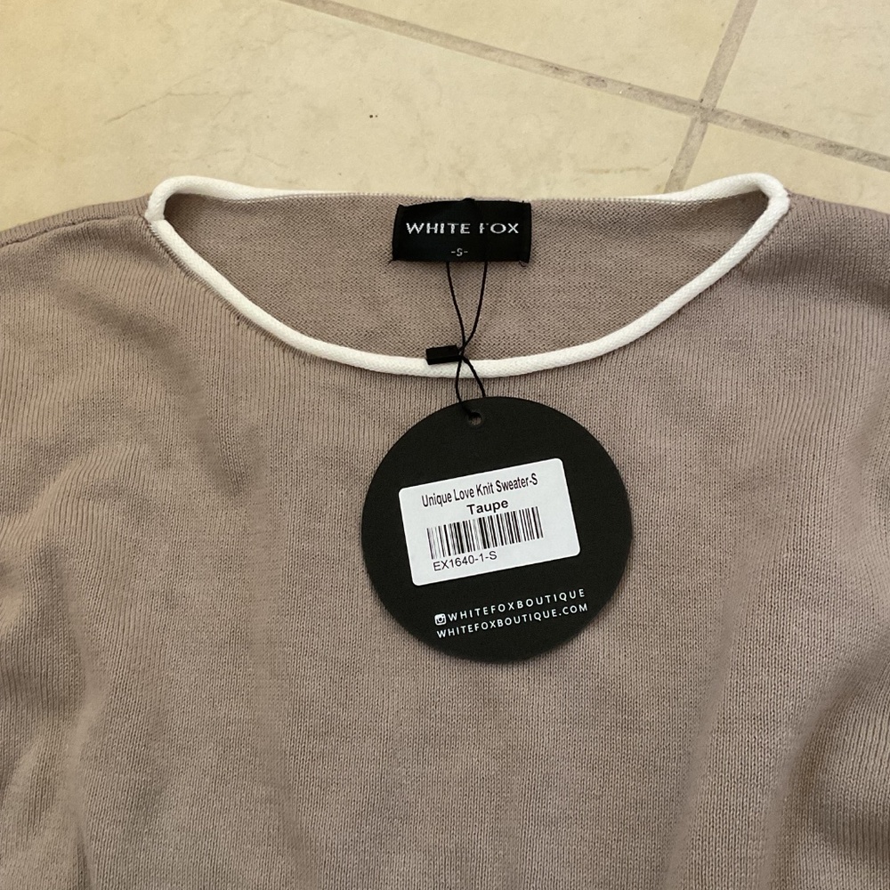 White Fox taupe knit sweater with white piping nwt - Picture 2 of 3